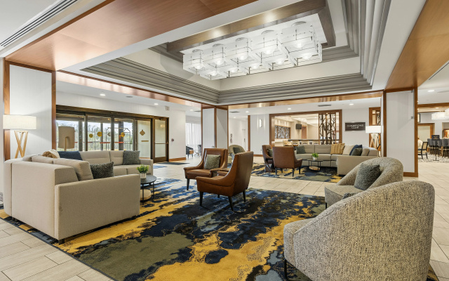 photo 2 of Doubletree by Hilton Pittsburgh — Green Tree