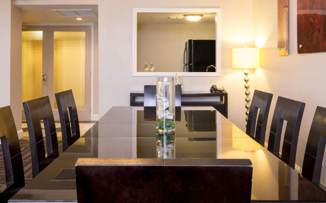 photo 3 of DoubleTree by Hilton Raleigh Brownstone University