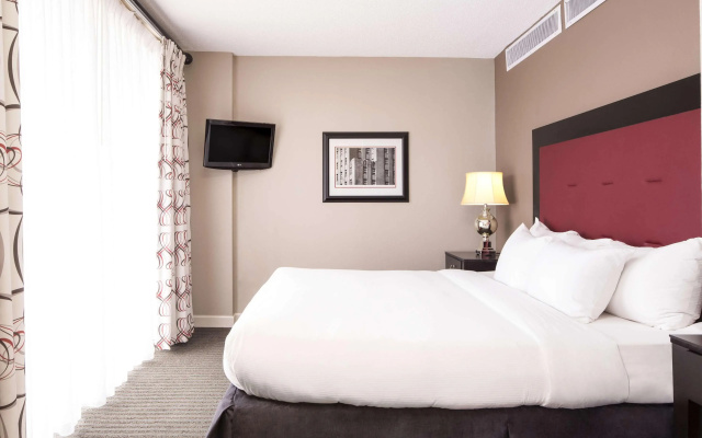 photo 5 of DoubleTree by Hilton Raleigh Brownstone University