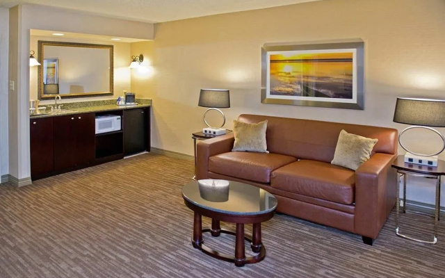photo 2 of DoubleTree by Hilton Hotel Raleigh-Durham Airport at Research Triangle Park