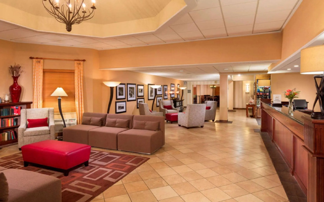 photo 2 of DoubleTree by Hilton Hotel Vancouver