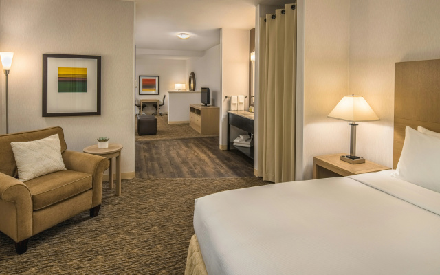 photo 4 of DoubleTree by Hilton Hotel Vancouver