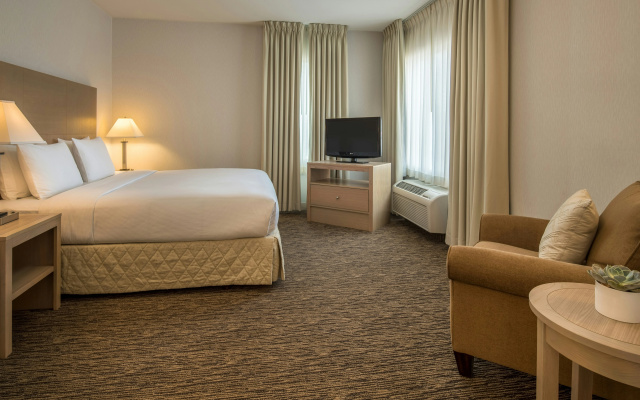 photo 5 of DoubleTree by Hilton Hotel Vancouver