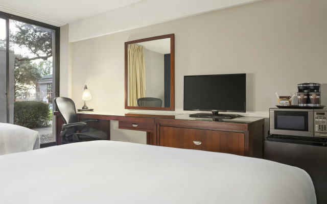 photo 4 of DoubleTree by Hilton Dallas - DFW Airport North
