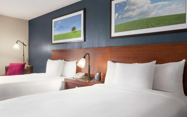 photo 5 of DoubleTree by Hilton Dallas - DFW Airport North