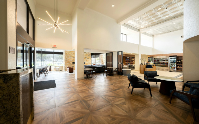 photo 2 of Doubletree by Hilton Houston Hobby Airport