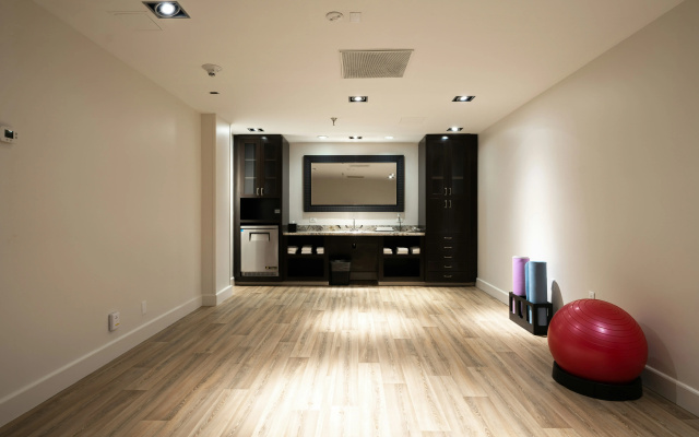 photo 3 of Doubletree by Hilton Houston Hobby Airport