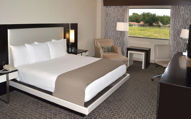 photo 5 of Doubletree by Hilton Houston Hobby Airport
