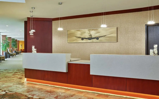 photo 2 of DoubleTree by Hilton Houston Intercontinental Airport