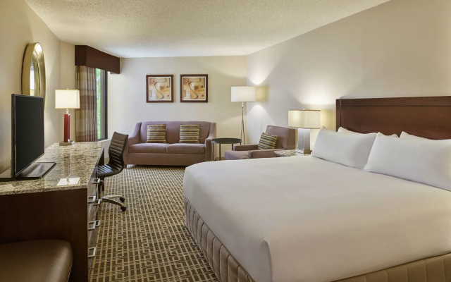 photo 4 of DoubleTree by Hilton Houston Intercontinental Airport