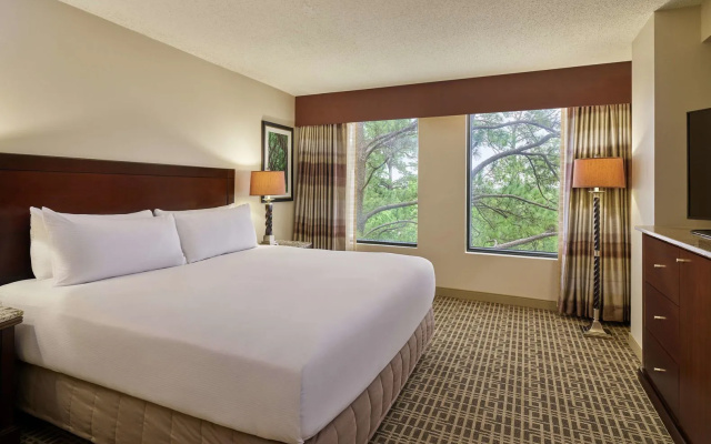 photo 5 of DoubleTree by Hilton Houston Intercontinental Airport