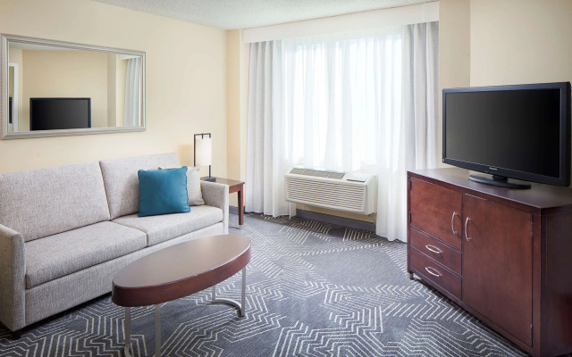 photo 3 of DoubleTree by Hilton Los Angeles - Commerce