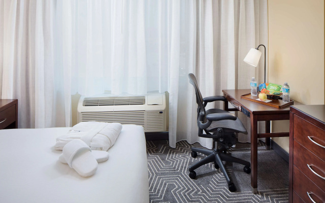 photo 4 of DoubleTree by Hilton Los Angeles - Commerce