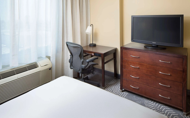 photo 5 of DoubleTree by Hilton Los Angeles - Commerce