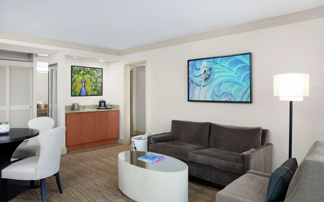 photo 2 of DoubleTree by Hilton Hotel Miami Airport & Convention Center