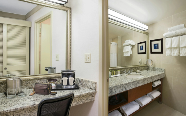 photo 4 of DoubleTree by Hilton Hotel Miami Airport & Convention Center