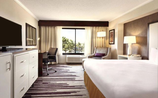 photo 5 of DoubleTree by Hilton Milwaukee - Brookfield