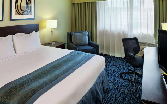 photo 5 of DoubleTree by Hilton Hotel Norwalk