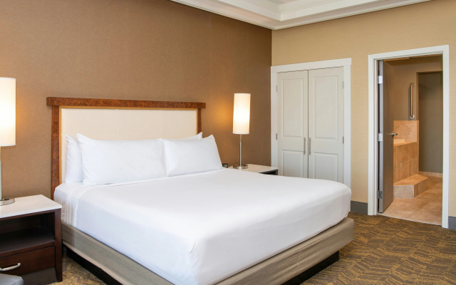 photo 4 of DoubleTree by Hilton Hotel Portland