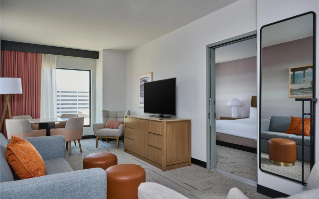 photo 3 of Hotel Zessa Orange County Airport, a DoubleTree by Hilton