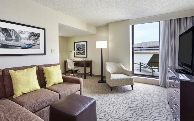 photo 3 of DoubleTree by Hilton Washington DC - Crystal City