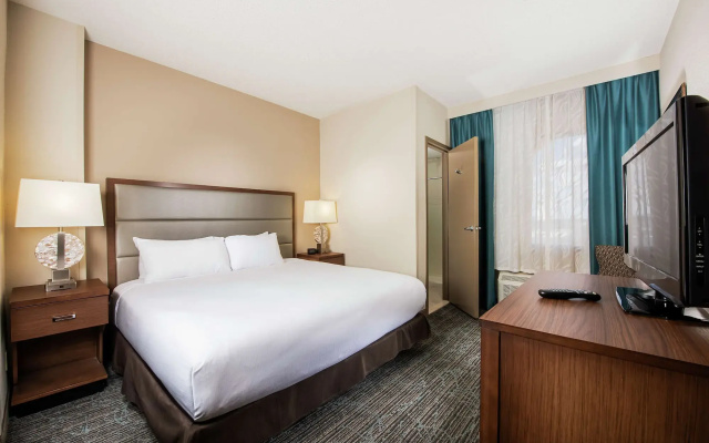 photo 2 of DoubleTree by Hilton Hotel West Palm Beach Airport