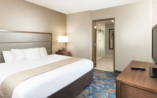 photo 3 of DoubleTree by Hilton Hotel West Palm Beach Airport