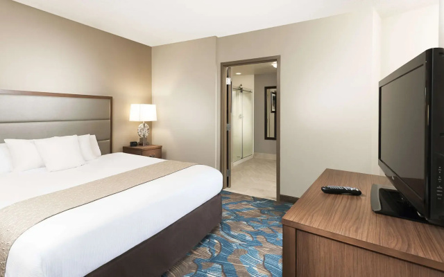 photo 4 of DoubleTree by Hilton Hotel West Palm Beach Airport