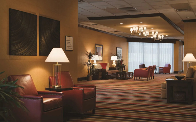 photo 2 of DoubleTree Cincinnati Airport