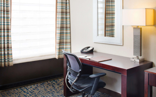photo 4 of DoubleTree Hotel Baltimore - BWI Airport