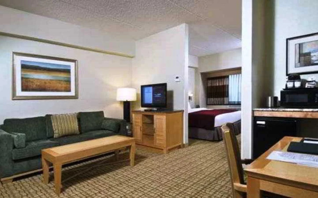 photo 2 of DoubleTree by Hilton Hotel & Suites Jersey City