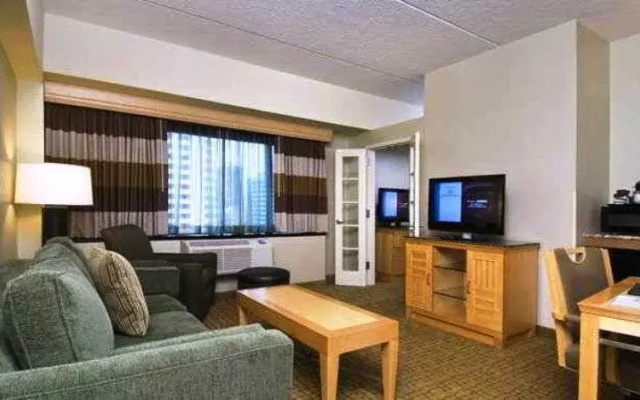 photo 3 of DoubleTree by Hilton Hotel & Suites Jersey City