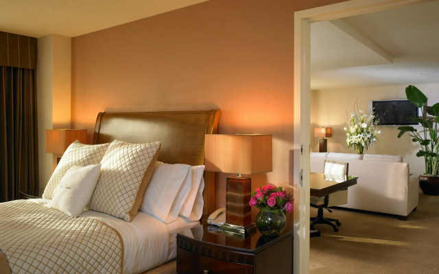 photo 4 of DoubleTree Suites by Hilton Anaheim Rsrt - Conv Cntr