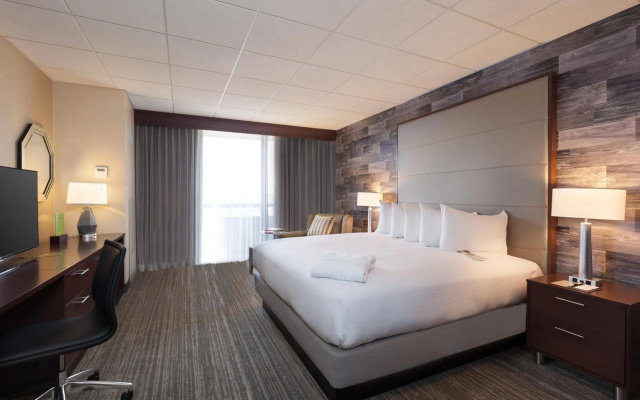 photo 4 of DoubleTree by Hilton Hotel & Suites Houston by the Galleria