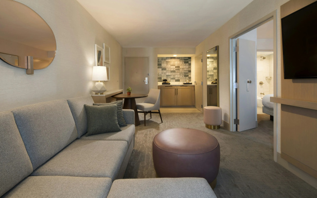 photo 3 of Hilton Santa Monica Hotel & Suites