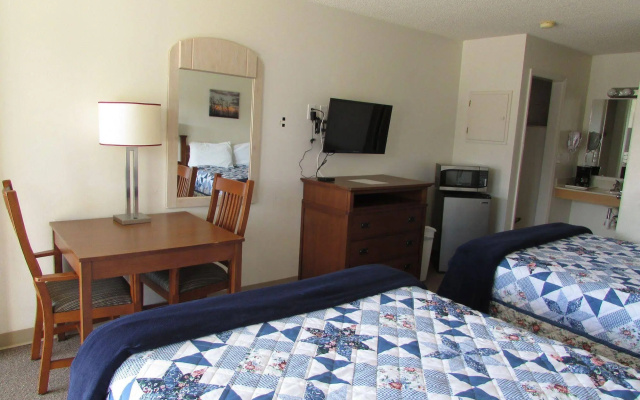 photo 2 of Douglas Inn & Suites