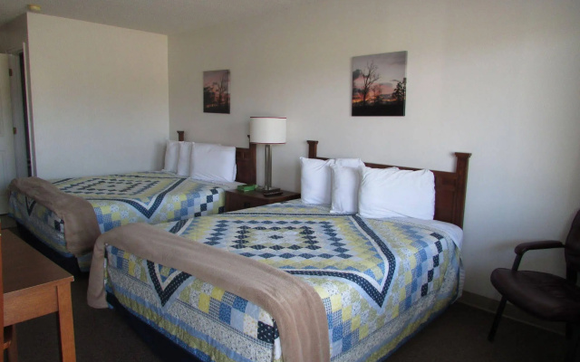 photo 4 of Douglas Inn & Suites