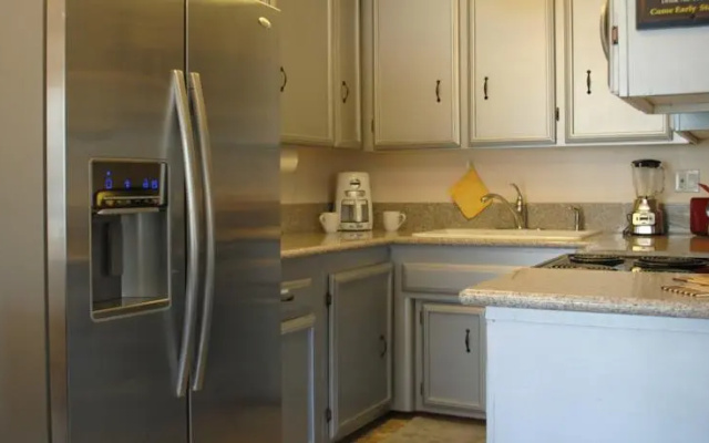 photo 3 of Downtown Chestnut Apartment