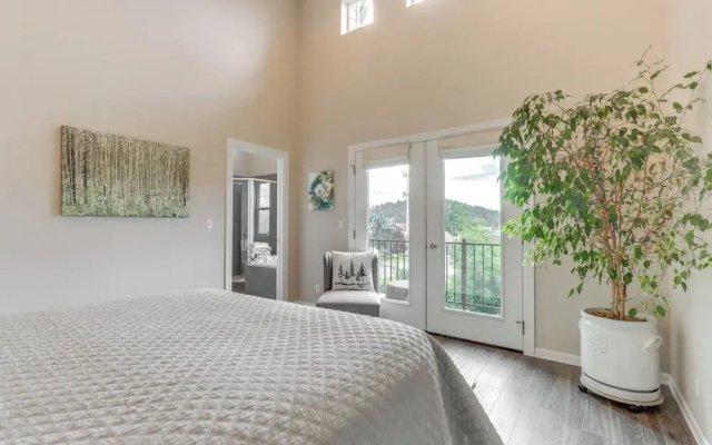 photo 2 of Downtown Coeur D'alene Townhome w/ 2 Balconies!