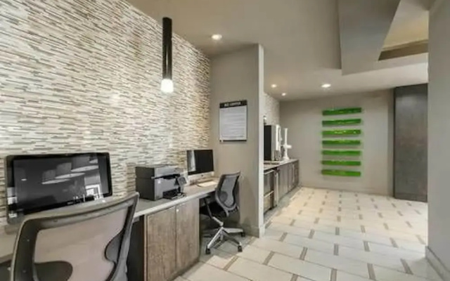 photo 2 of Downtown Dallas 2BR Apts