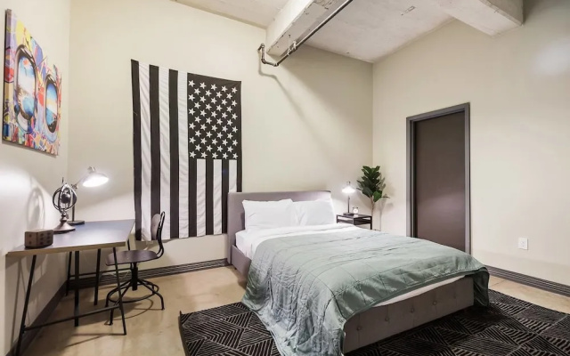 photo 2 of Downtown Dallas Gorgeous 3 BD, Pool & Gym