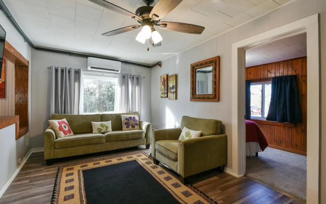 photo 2 of Downtown House in Historic Branson - Awesome Location