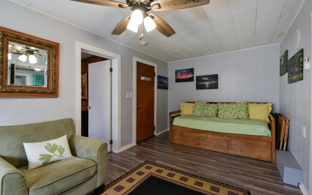 photo 4 of Downtown House in Historic Branson - Awesome Location