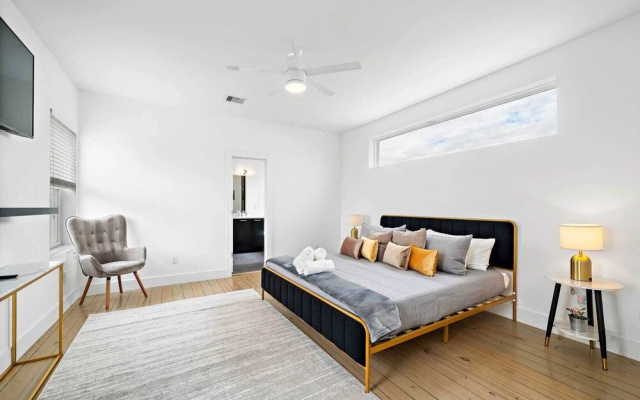photo 4 of Downtown Houston Townhome w/ Balcony + Yard!