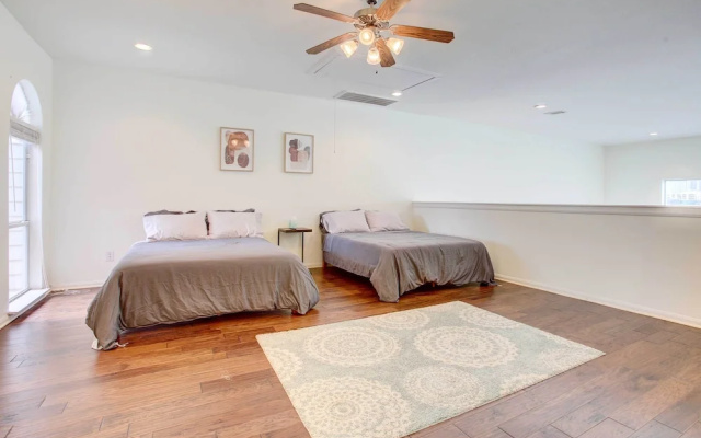 photo 3 of Downtown Houston Townhome w/ City Views!