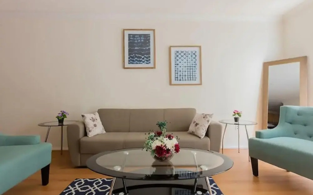 photo 3 of LAs Premier Apartments