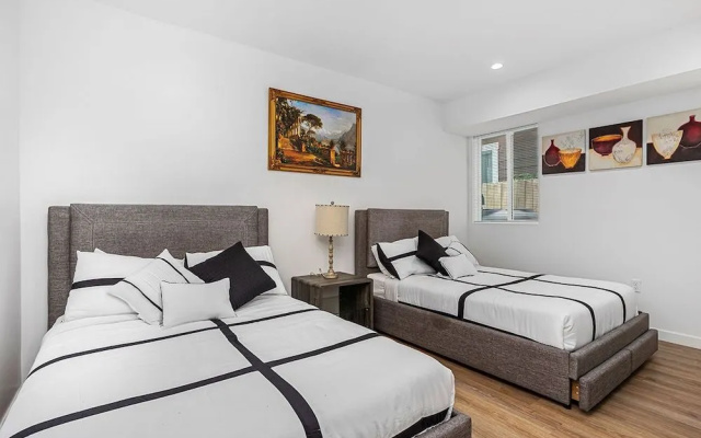 photo 2 of Downtown LA Stylish Suites