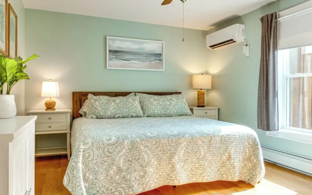 photo 4 of Downtown Ogunquit Home: 1 Mi to Beach!