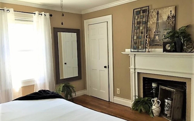 photo 5 of Downtown Plymouth-America's Hometown Apartment 3 BestStayz.1