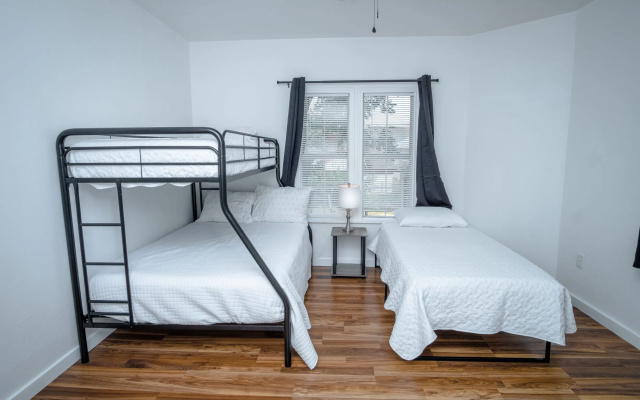 photo 2 of Downtown Remodeled Cozy 2BR 1BA Home Sleeps 8
